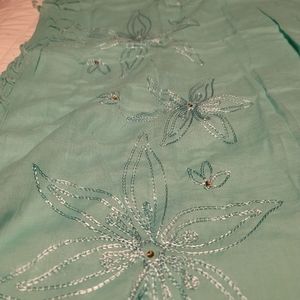 Lovely scarf with floral detail